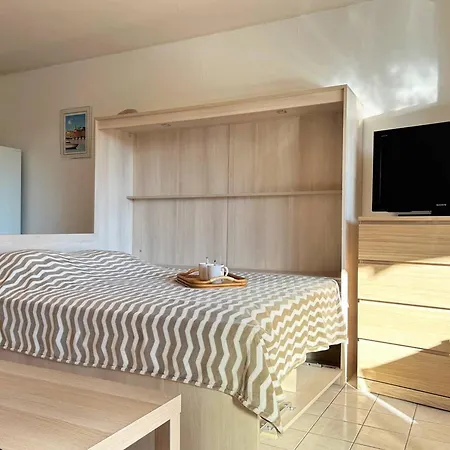 Apartment Climatise Avec Terrasse Et Parking Au Centre Du Lavandou - Fr-1-251-202